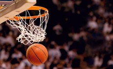 开云在线直播-意甲烽火与NBA寒流，当足球的唯一性撞上篮球的偶然性