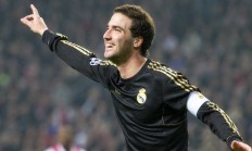 开云官网-非洲杯奇观，阿尔及利亚带走南非，克瓦拉茨赫利亚化身关键先生