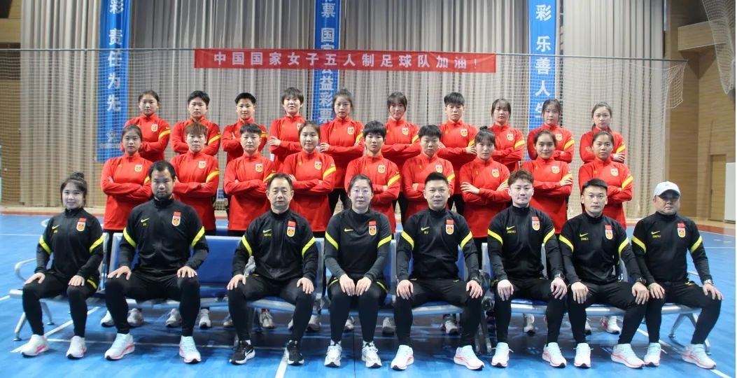 包含女足赛事完美收官，观众掌声雷动的词条