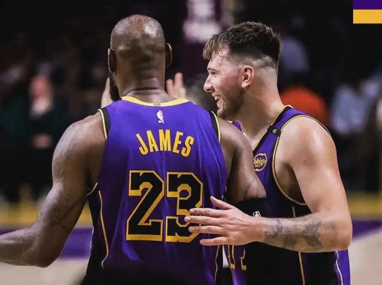 热火双核联手砍下50分,力压湖人获得系列赛首胜 热火双核联手砍下50分,力压湖人获得系列赛首胜