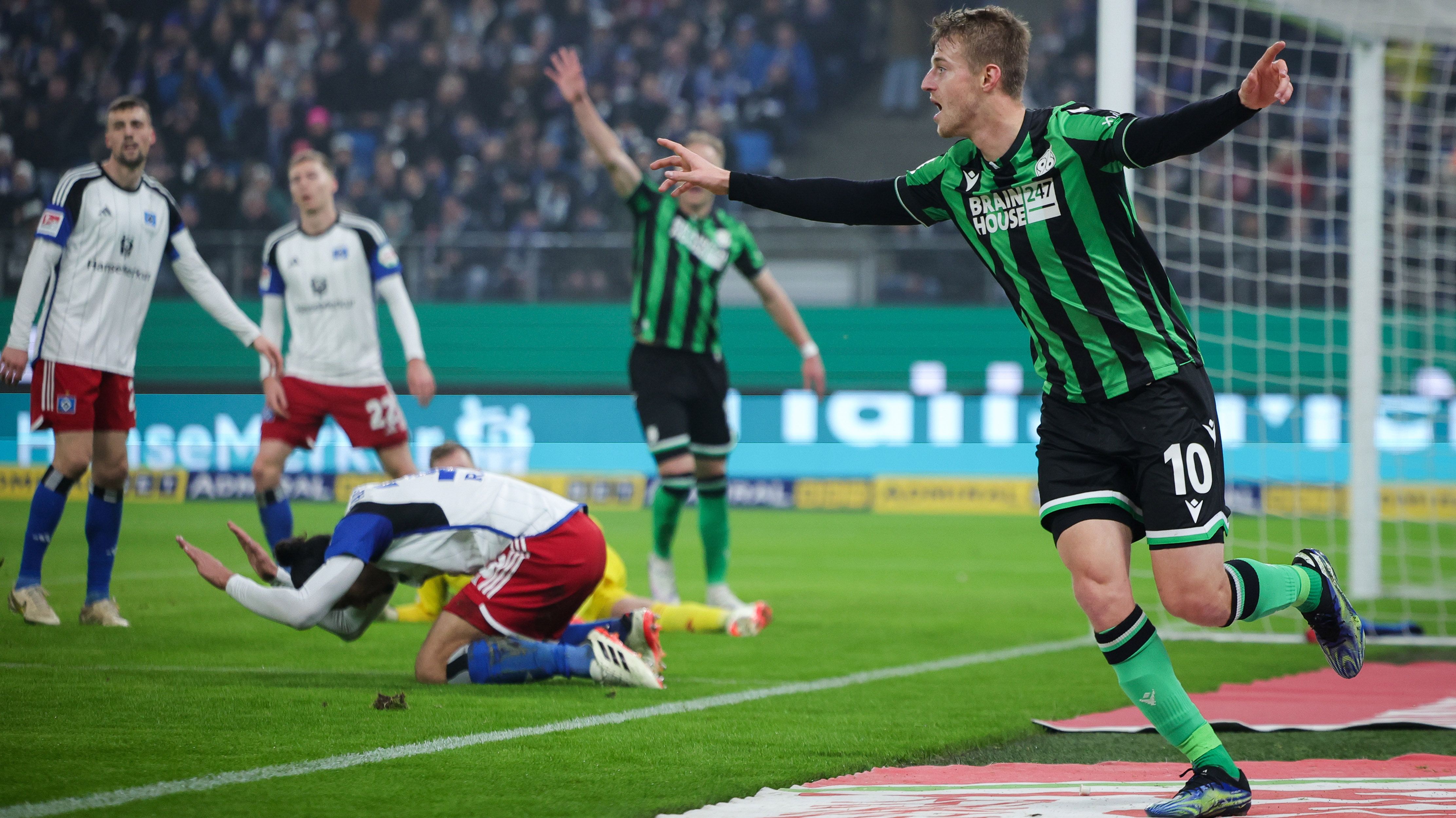 包含汉堡主帅调整阵容,希望扭转连败局面的词条 包含汉堡主帅调整阵容,希望扭转连败局面的词条