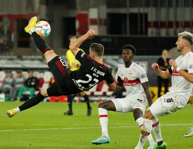 包含沃尔夫斯堡全力保级，斩获关键胜利的词条