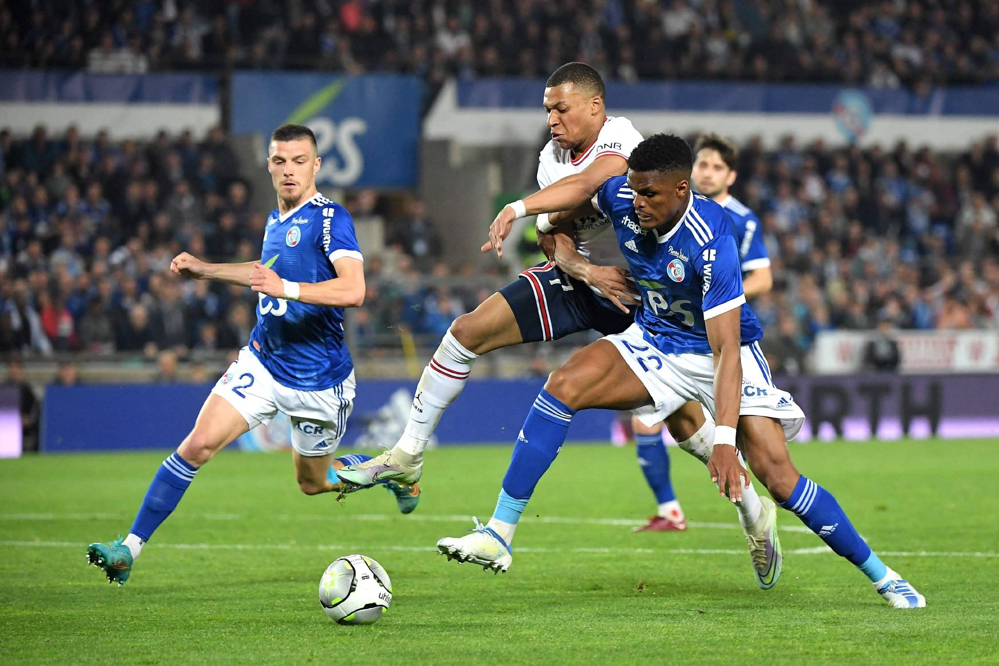 包含马赛客场取胜，继续保持不败纪录的词条