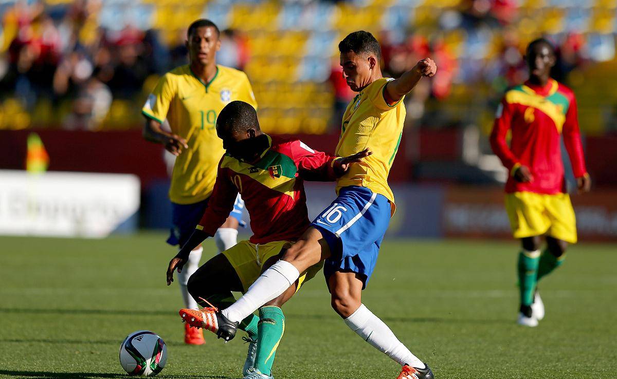 关于阿斯顿马丁鏖战梅赛德斯,周冠宇状态火热的信息 关于阿斯顿马丁鏖战梅赛德斯,周冠宇状态火热的信息