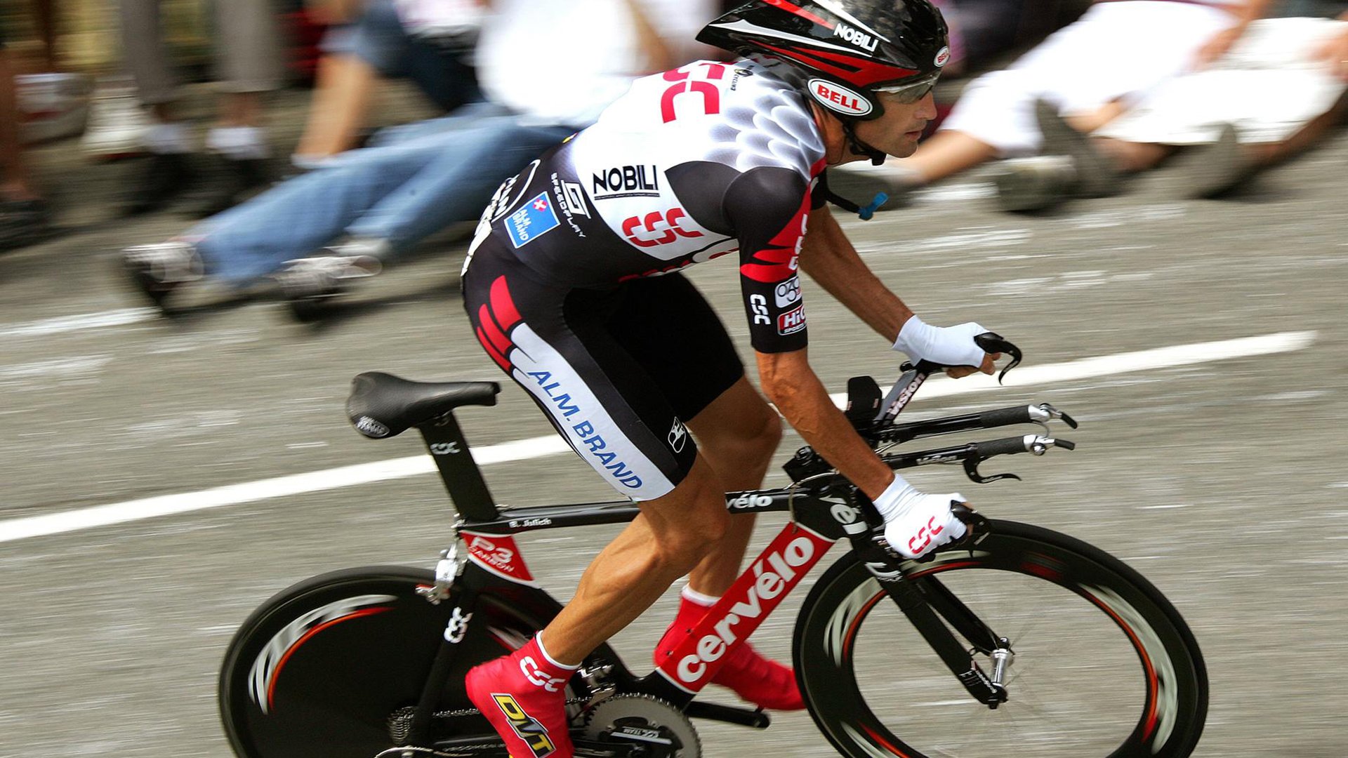 F1新赛季揭幕战焦点战,曼联横扫沙特,体育周末的双重狂飙