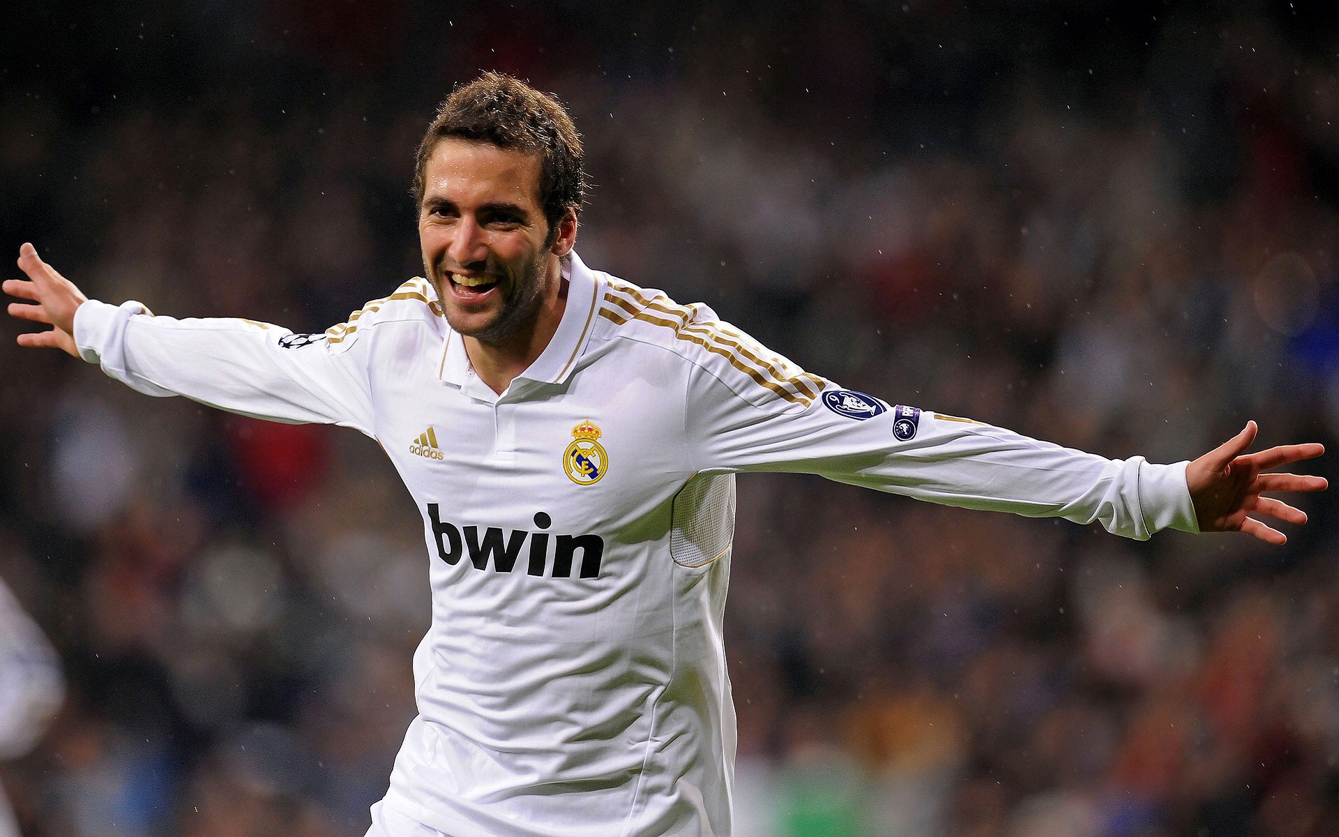 绿茵场上的双重救赎,马里血战卡塔尔,C罗绝境重生